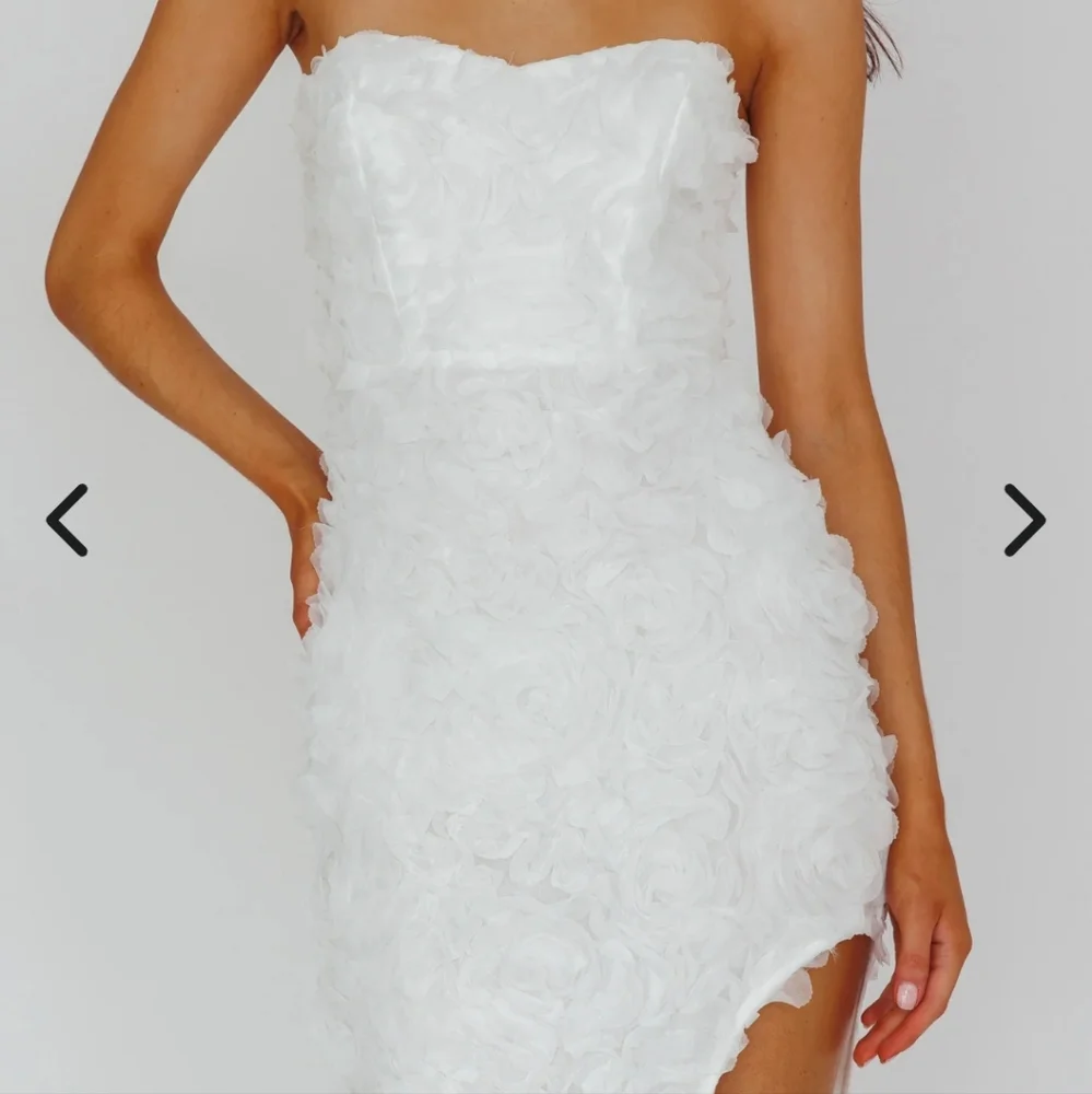 Elegant White Strapless Dress - Picture 3 of 14